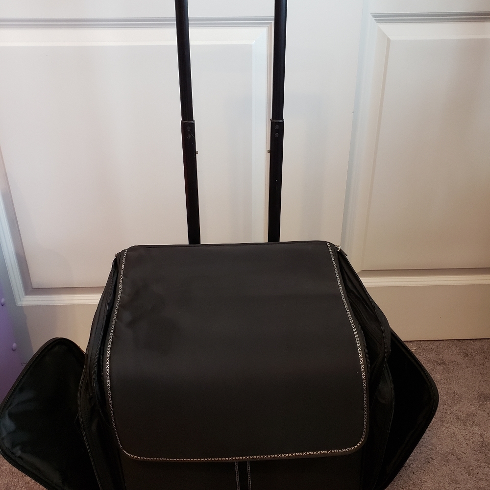 Rolling scrapbook bag